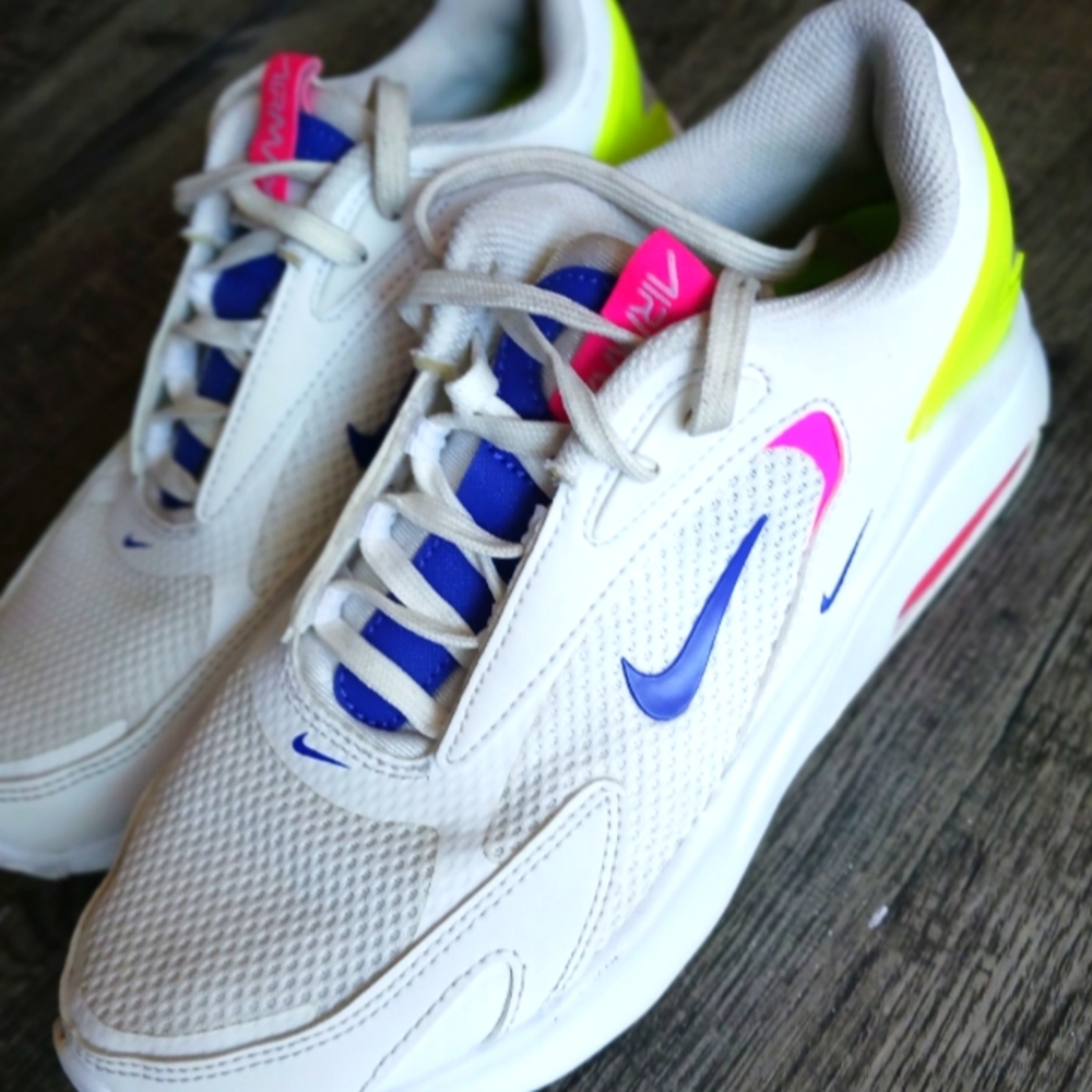 Nike Air Max WOMEN Size 8